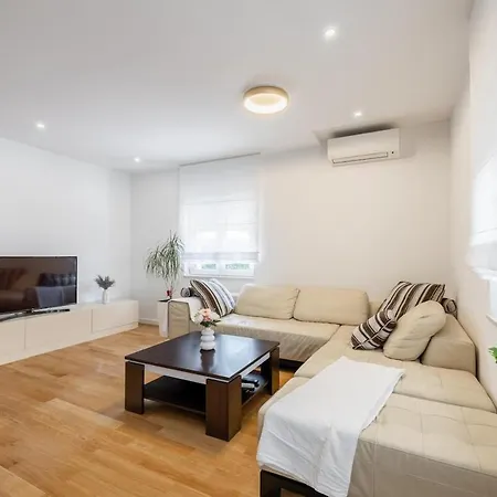 Comfort 5 Person Apartman, Free Parking Appartement Solin